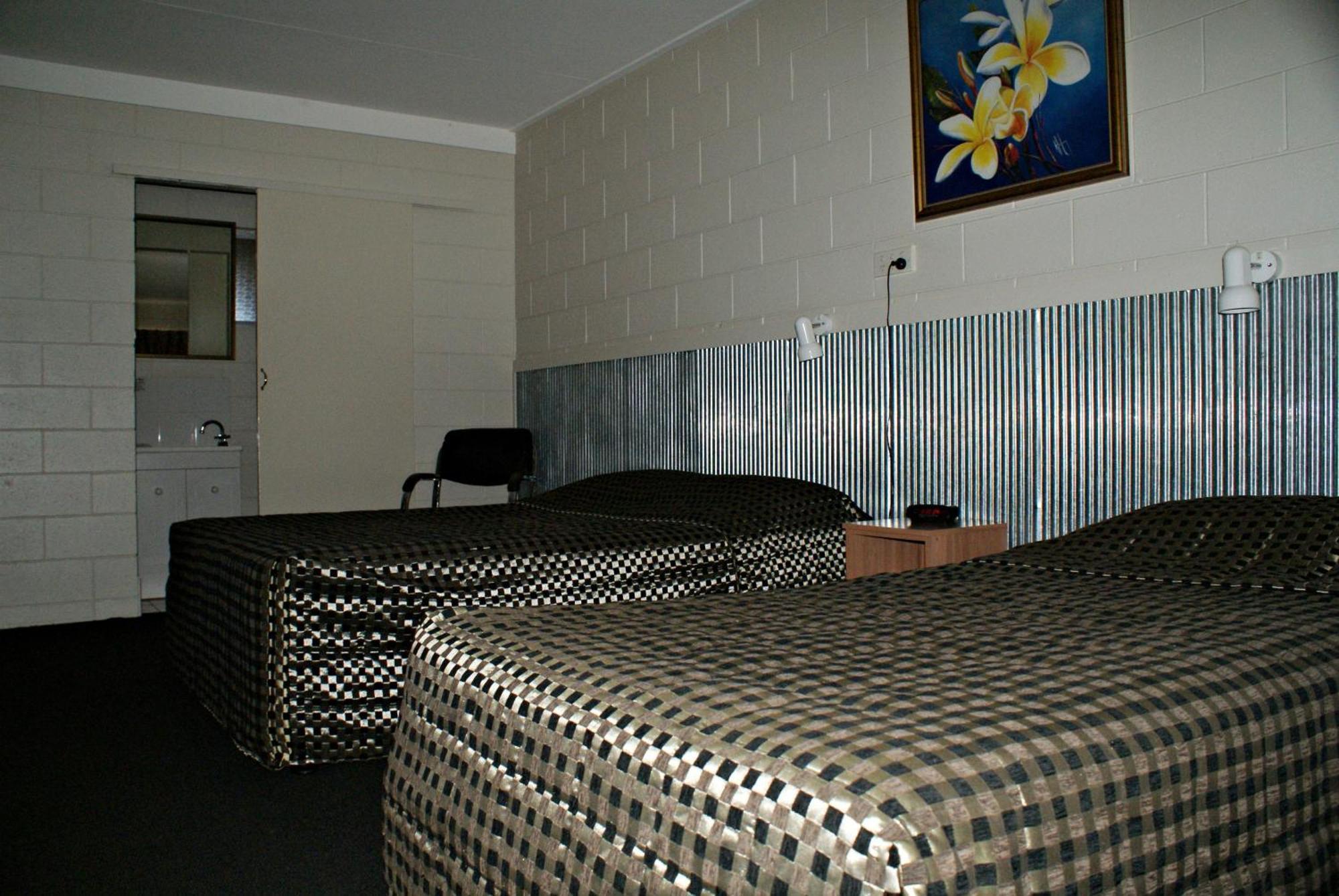 Black Diamond Motel Blackwater Esterno foto