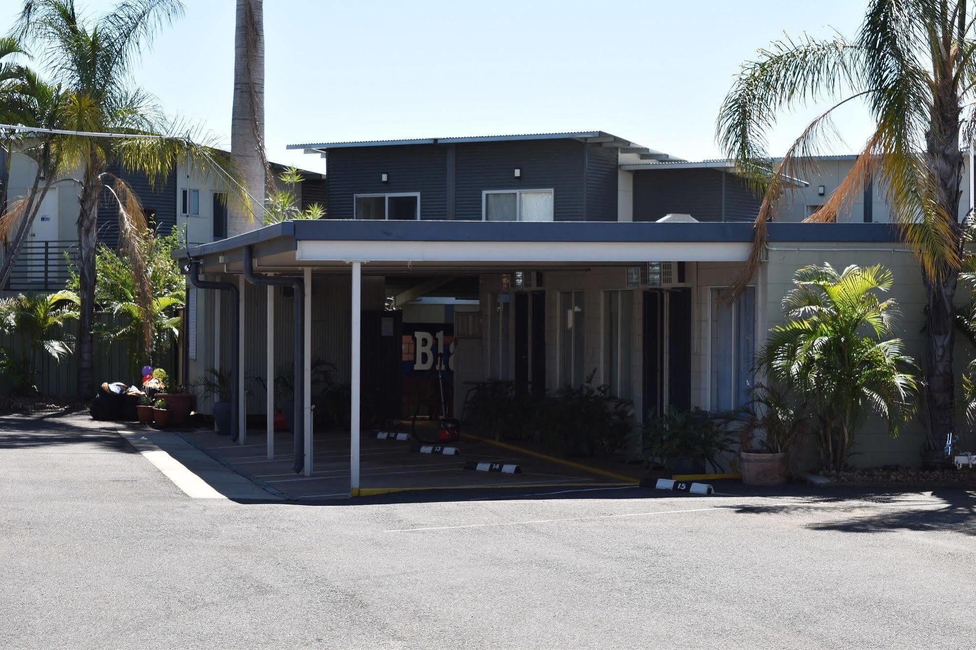 Black Diamond Motel Blackwater Esterno foto