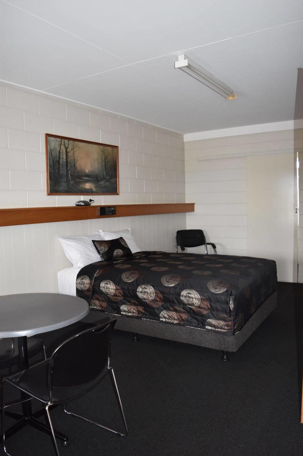 Black Diamond Motel Blackwater Esterno foto