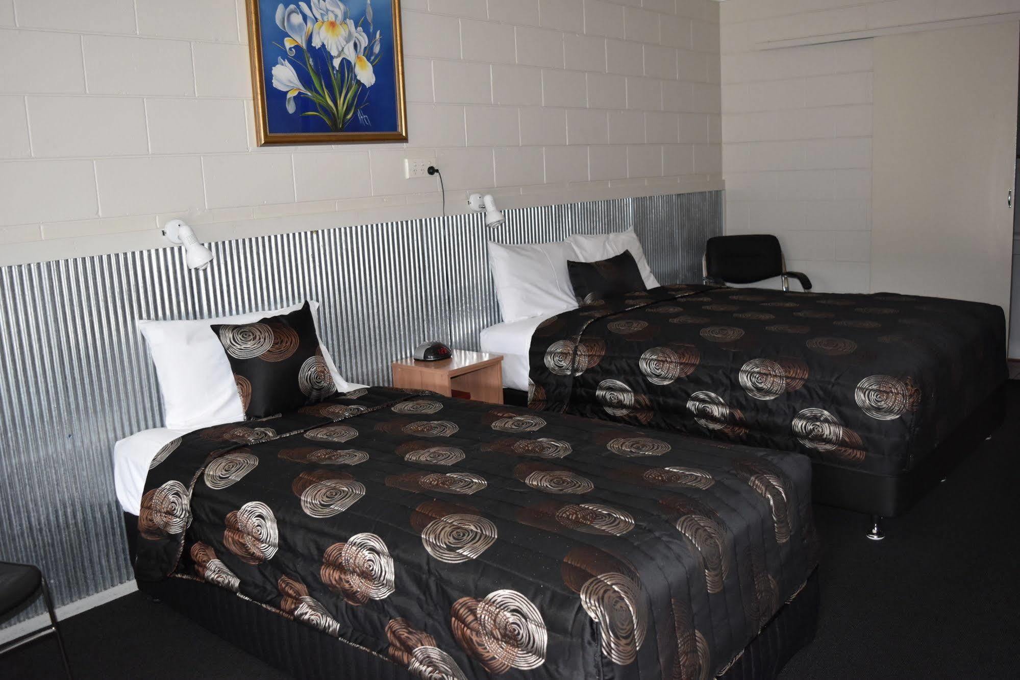 Black Diamond Motel Blackwater Esterno foto