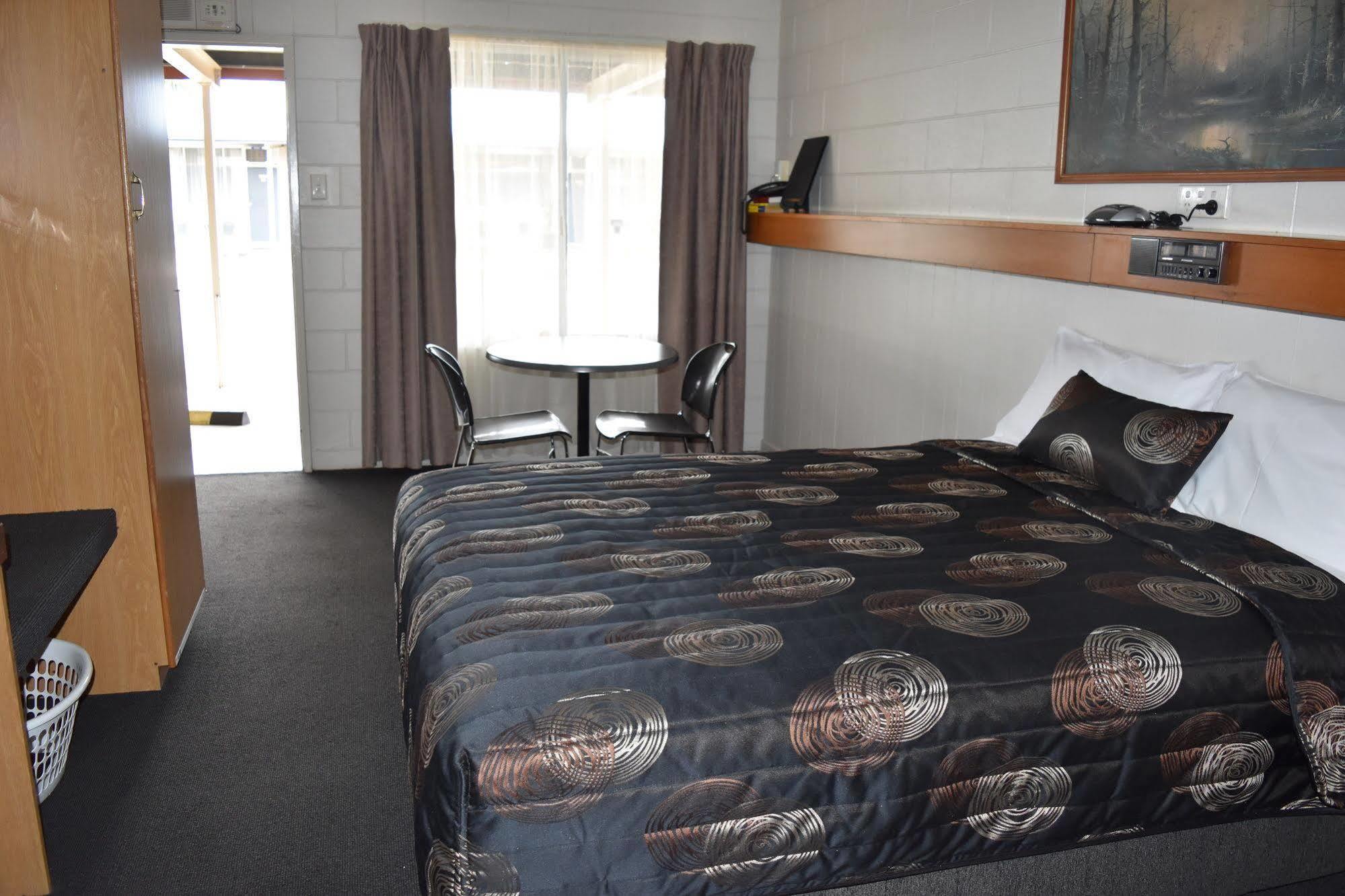 Black Diamond Motel Blackwater Esterno foto