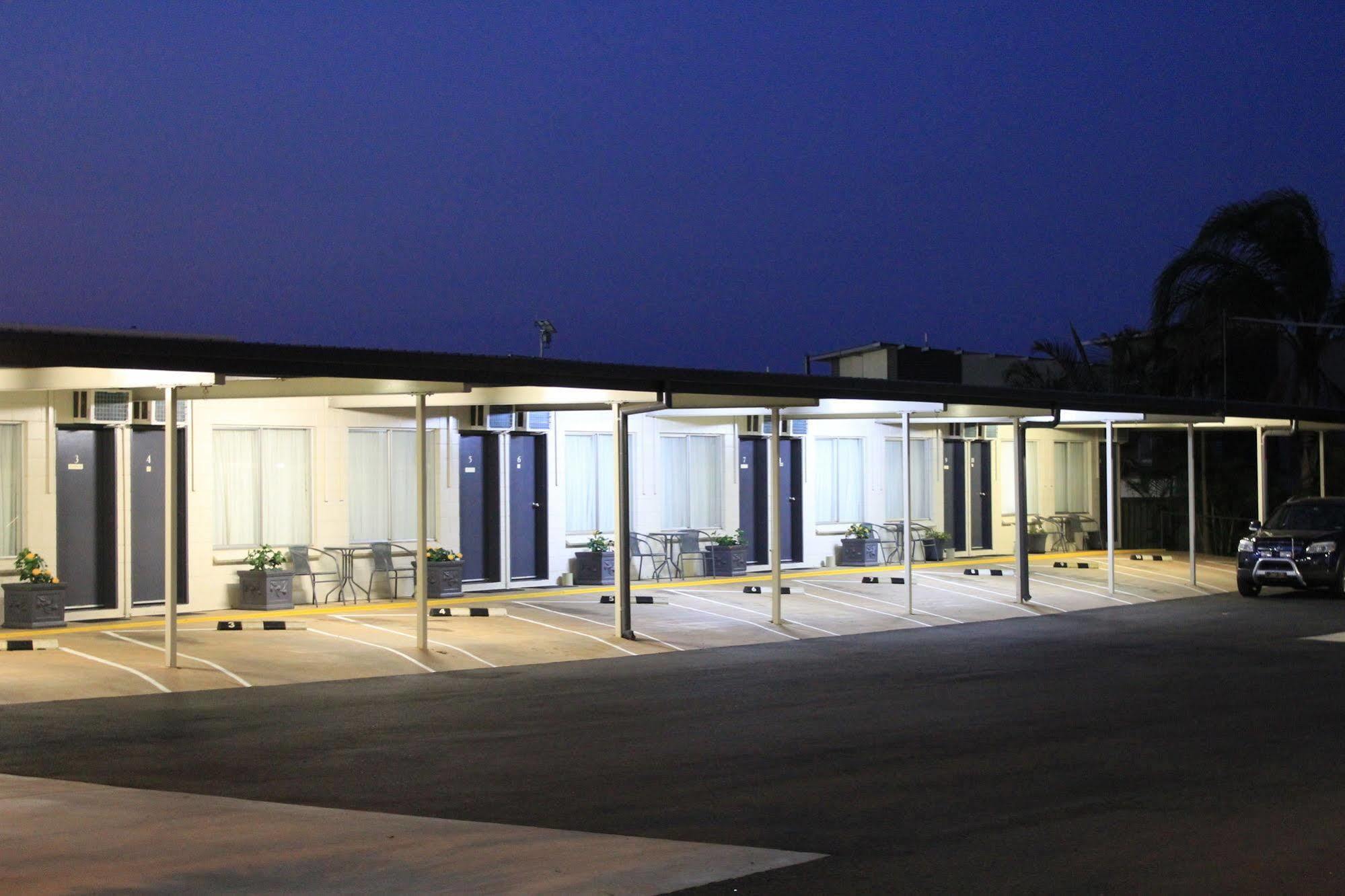 Black Diamond Motel Blackwater Esterno foto